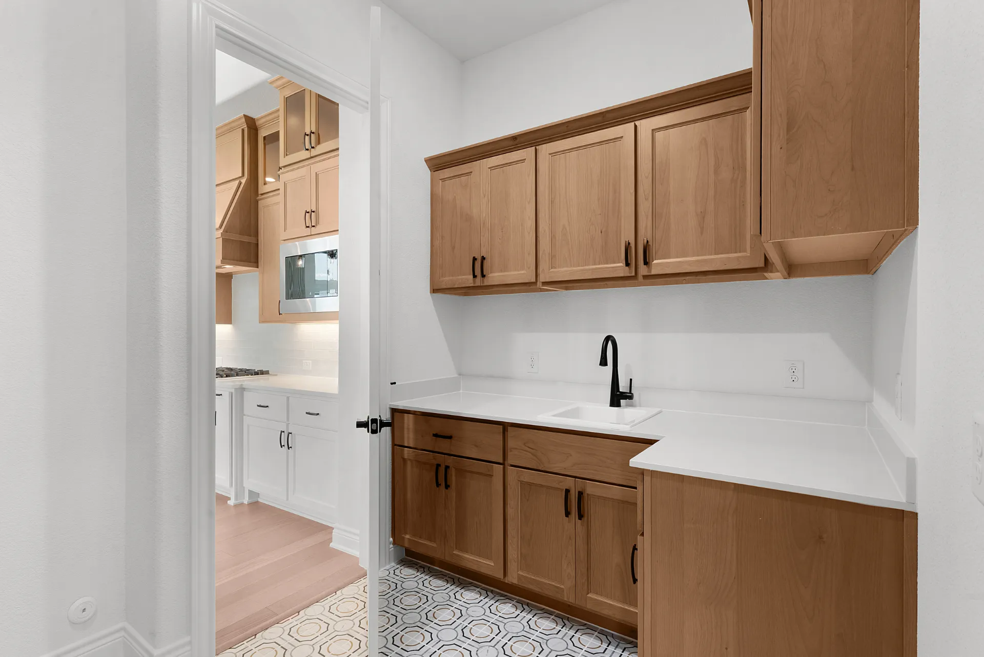 Butler's pantry with prep space