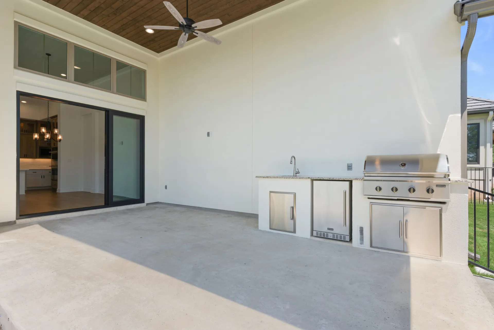 Outdoor kitchen and dining